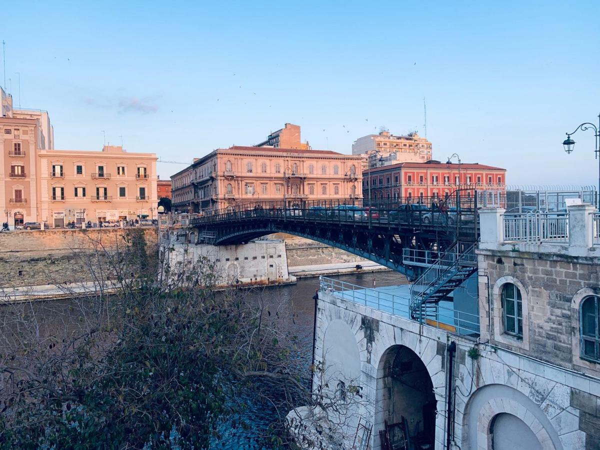 Hotel A due passi dal ponte à Tarente Extérieur photo